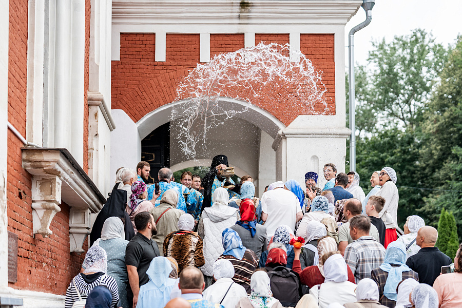 Архиерейское богослужение в соборе Николы Белого города Серпухова